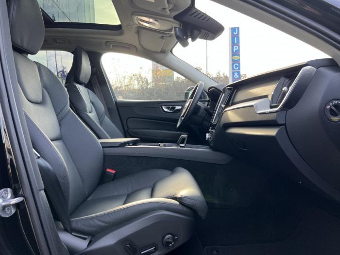 Volvo XC60 B4 AWD BRIGHT PLUS REZERVACE