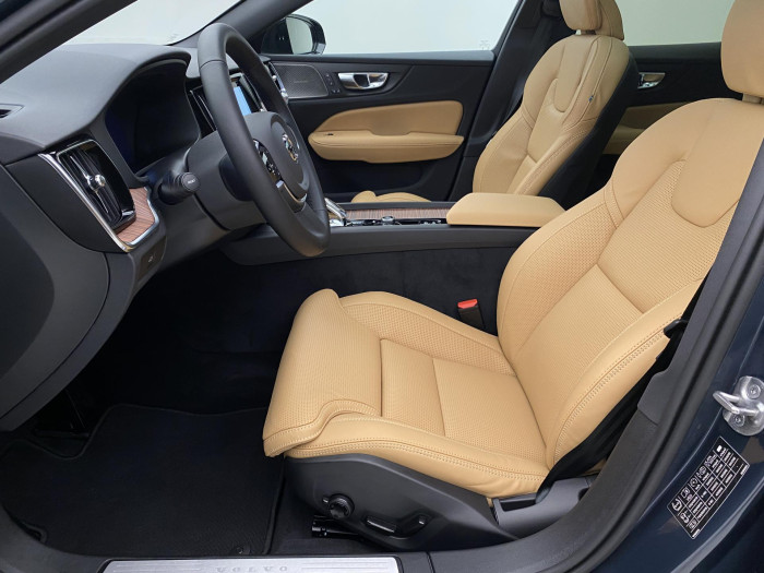 Volvo V60 B4 AUT DARK PLUS