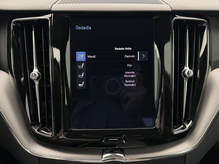 Volvo XC60 B5 AWD R-DESIGN AUT