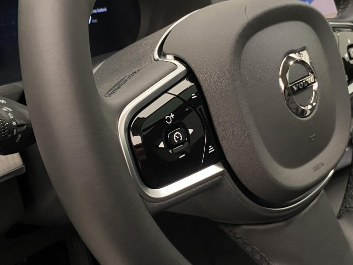 Volvo XC90 T8 AWD ULTRA DARK AUT CZ 7m