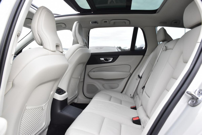 Volvo V60 T6 AWD RECHARGE REZERVACE
