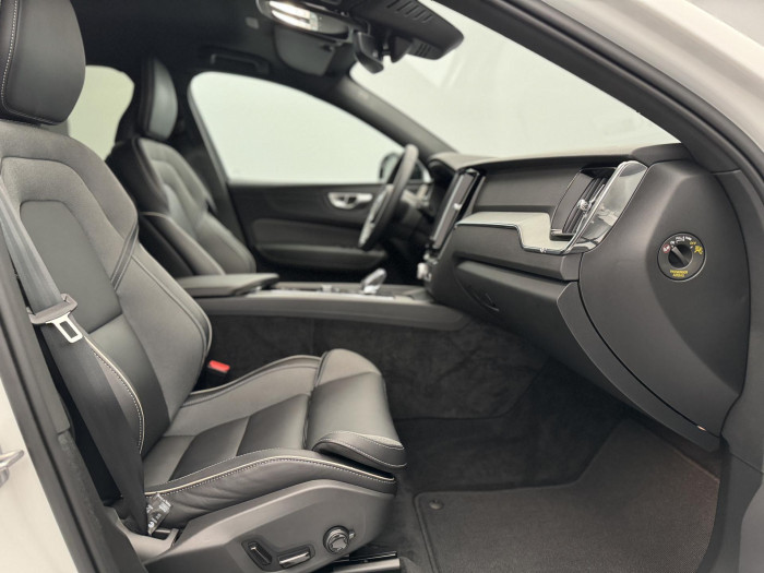 Volvo XC60 B4 PLUS DARK AUT 1.maj.