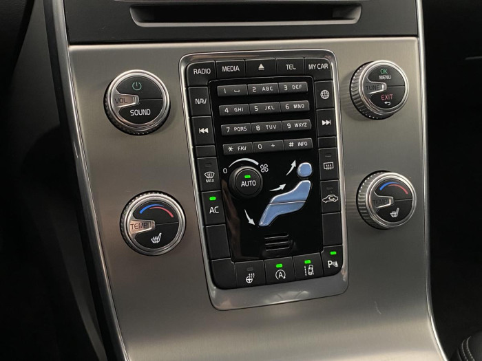 Volvo V60 D2 MOMENTUM NAVIGACE REZERVACE 1.6 d Momentum