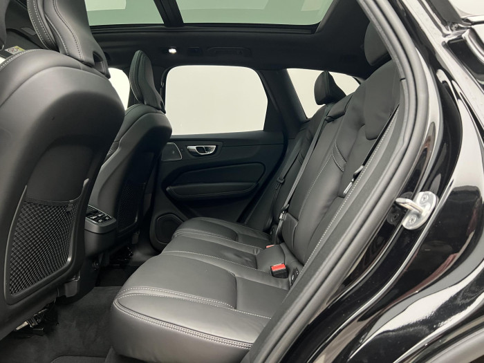 Volvo XC60 B5 AWD ULTRA BLACK REZERVACE