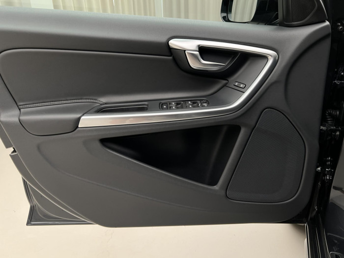 Volvo V60 CC D4 AWD SUMMUM AUT 2.4 d CC CC Summum