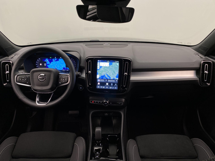 Volvo XC40 B3 DARK PLUS AUT CZ