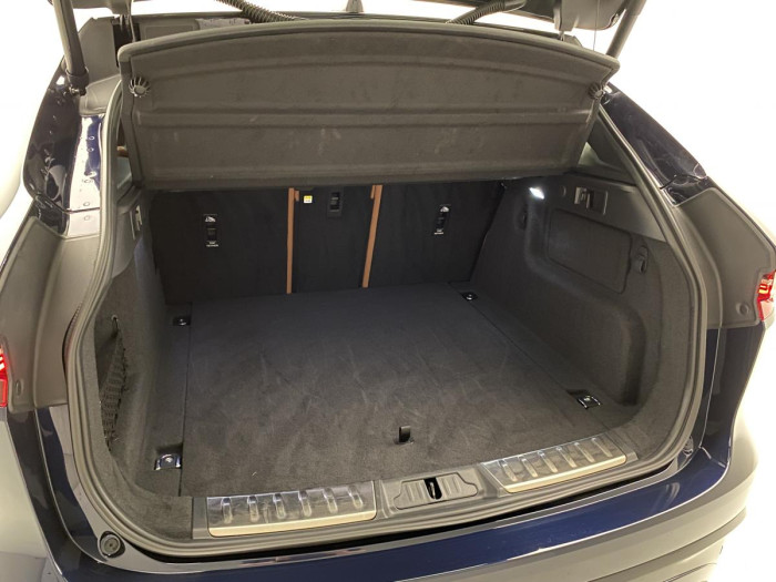 Jaguar F-Pace D200 AWD R-DYNAMIC REZERVACE 2.0 d Dynamic