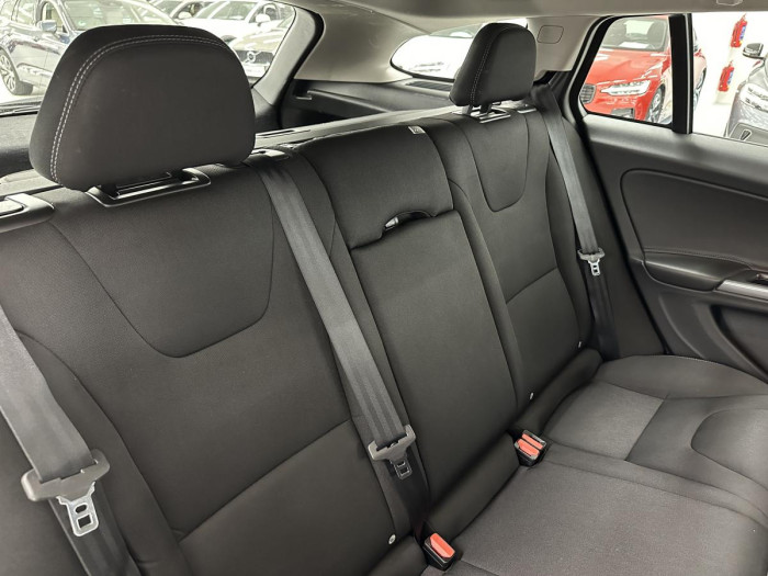 Volvo V60 D2 KINETIC NAVIGACE REZERVACE 2.0 d