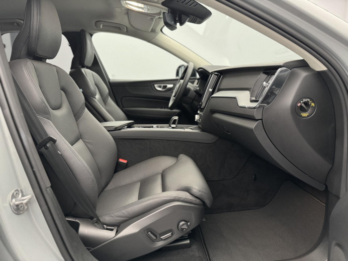 Volvo XC60 B4 AWD PLUS DARK AUT 1. maj