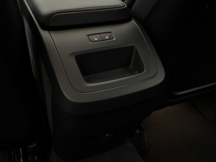 Volvo XC60 B4 AWD PLUS DARK CZ 1.maj