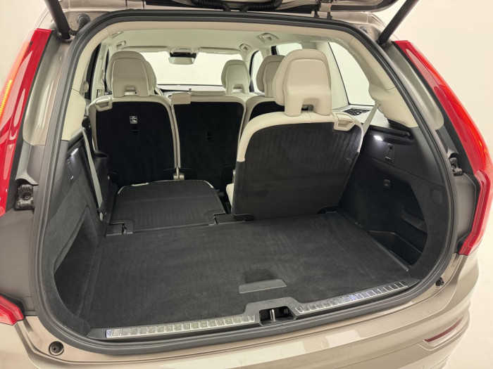 Volvo XC90 B5 AWD MOMENTUM REZERVACE 2.0 Momentum