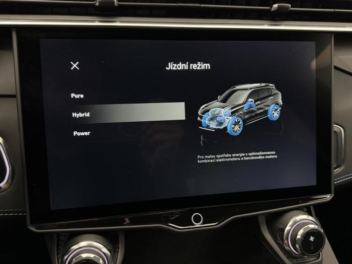 Lynk & Co 01 PHEV DCT AUT 1.maj