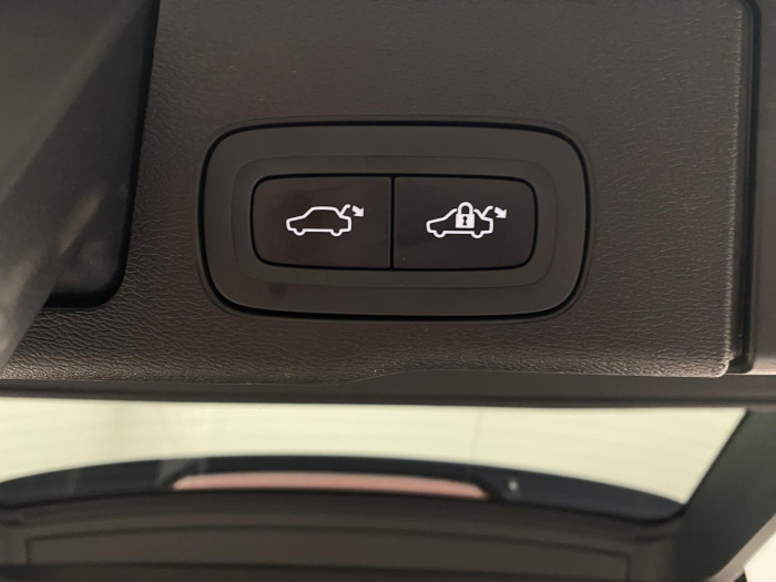 Volvo XC60 B4 AWD DARK PLUS AUT CZ