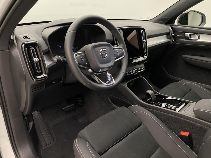Volvo XC40 B3 AUT PLUS BLACK EDITION