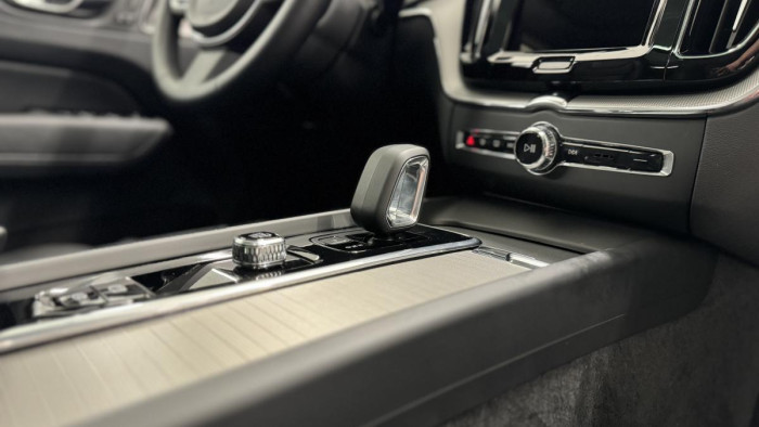 Volvo XC60 B4 AWD ULTIMATE REZERVACE