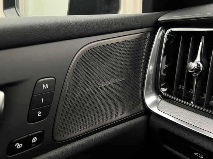 Volvo V60 B4 ULTRA DARK AUT 1.maj.