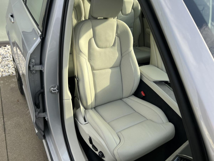 Volvo XC90 T8 AWD ULT. BRIGHT 7MÍSTNÁ Aut