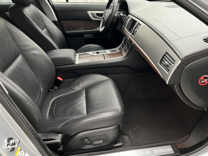 Jaguar XF 3.0 V6D LUXURY AUT CZ 3.0 d Luxury