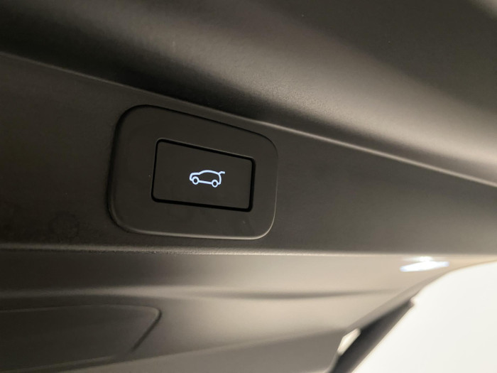 Land Rover Range Rover P550e AUTOBIOGRAPHY SWB