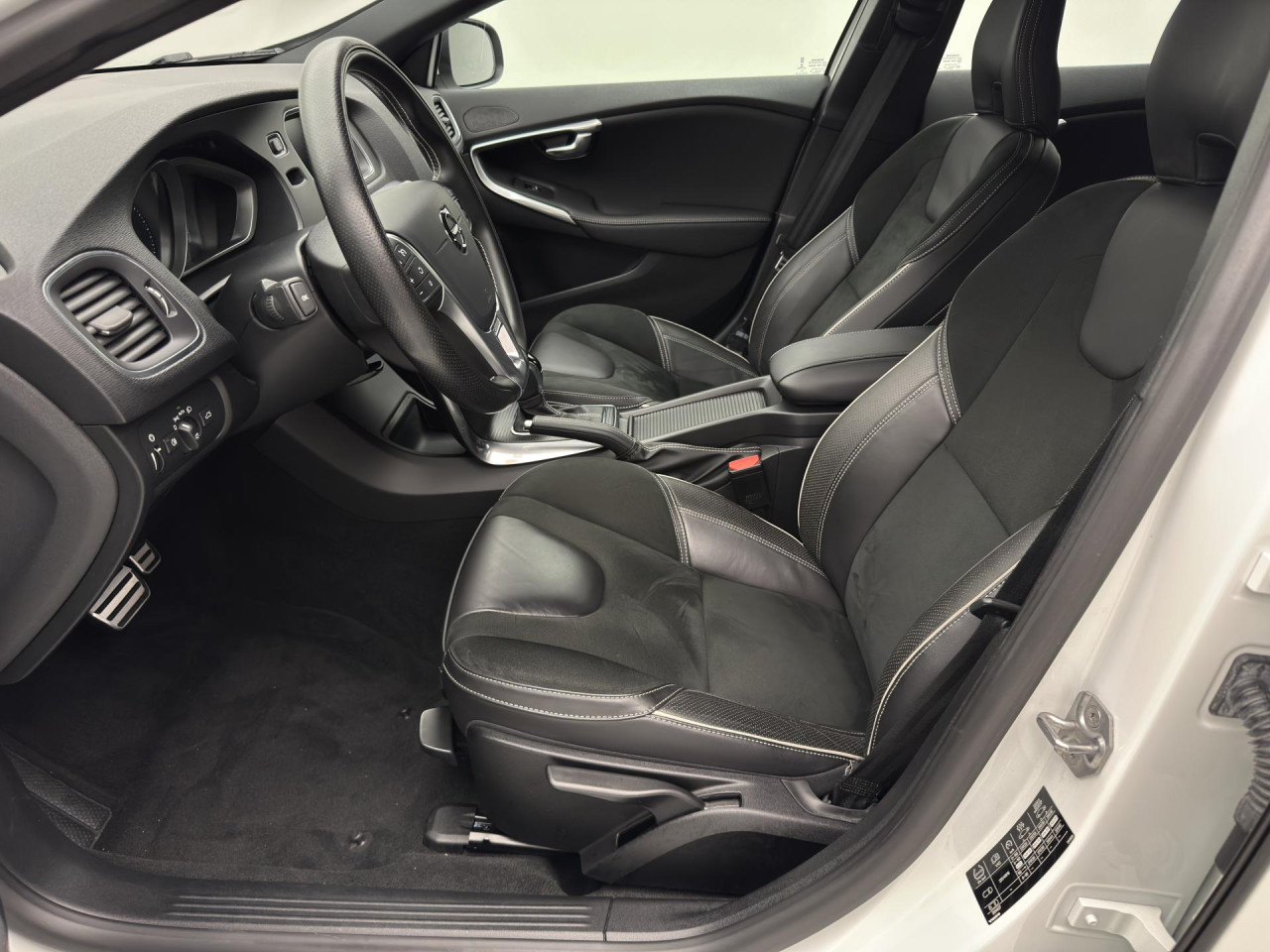 Volvo V40 T3 R-DESIGN AUT