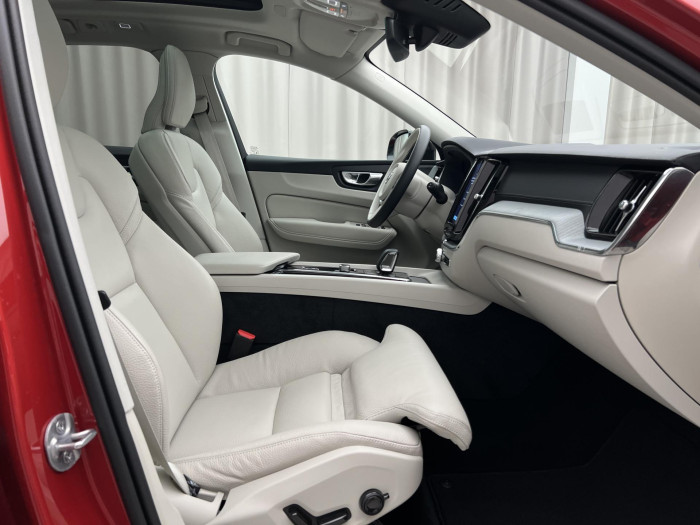 Volvo XC60 T6 AWD RECHARGE ULTRA DARK AUT