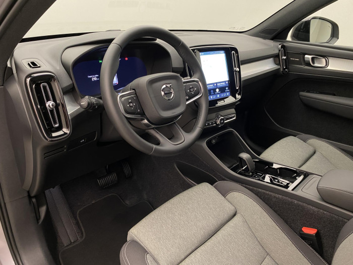 Volvo XC40 B3 DARK PLUS AUT CZ