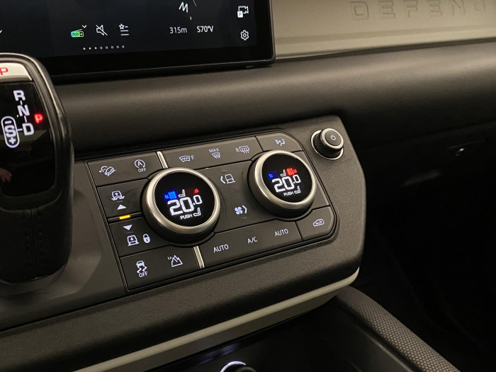 Land Rover Defender 110 P400 HSE AWD REZERVACE