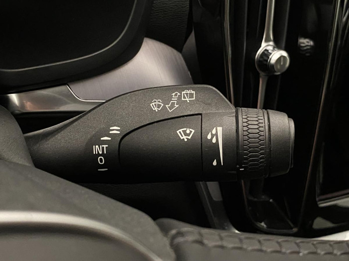 Volvo V60 B4 MOMENTUM AUT REZERVACE 2.0 Momentum