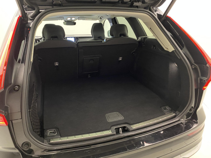 Volvo XC60 T6 AWD PLUG-IN REZERVACE