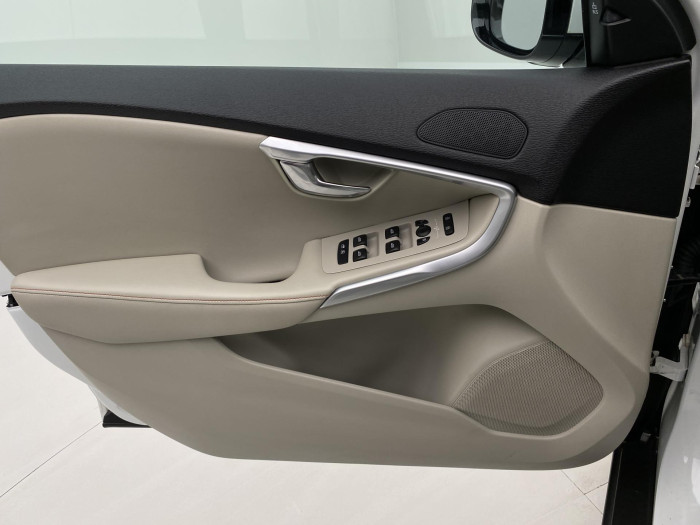 Volvo V40 CC D3 MOMENTUM OCEAN RACE 2.0 d CC CC Momentum