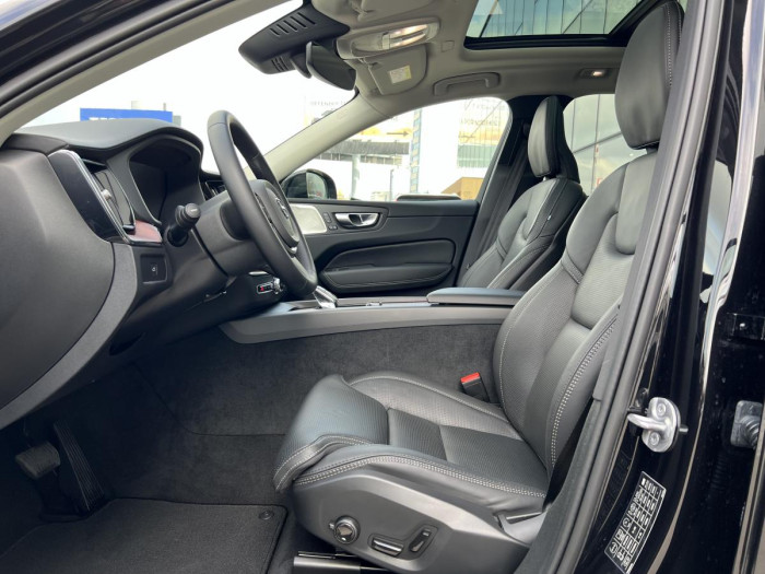 Volvo XC60 B5 AWD ULTIMATE DARK Aut CZ