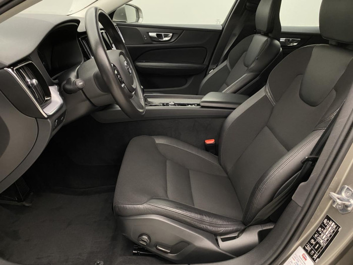 Volvo V60 D4 MOMENTUM AUT REZERVACE 2.0 d Momentum