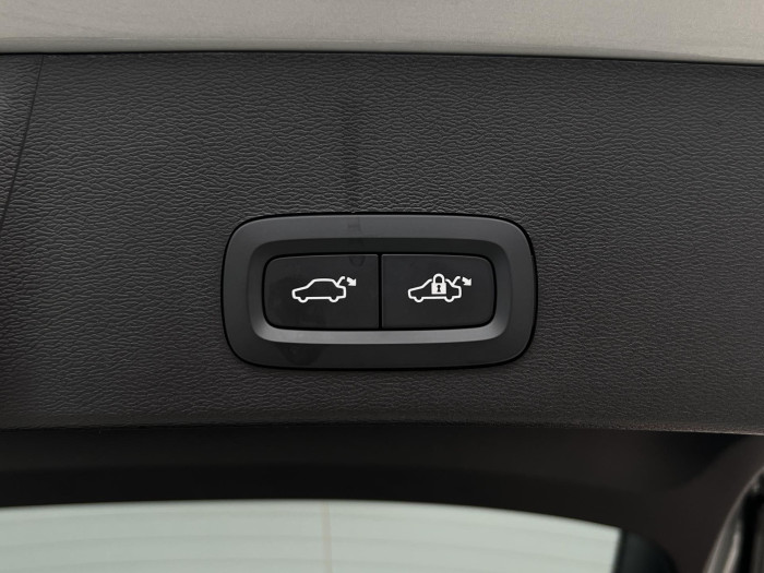 Volvo XC40 B3 PLUS DARK AUT CZ 1.maj.