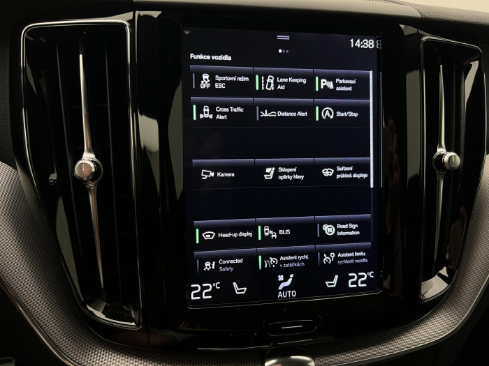 Volvo XC60 T6 AWD R-DESIGN AUT REZERVACE