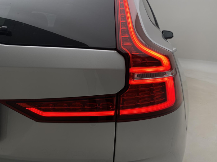 Volvo V60 B4 R-DESIGN AUT