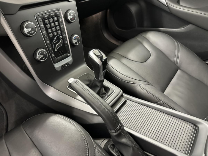 Volvo V40 D2 BLACK EDITION REZERVACE 2.0 d Edition