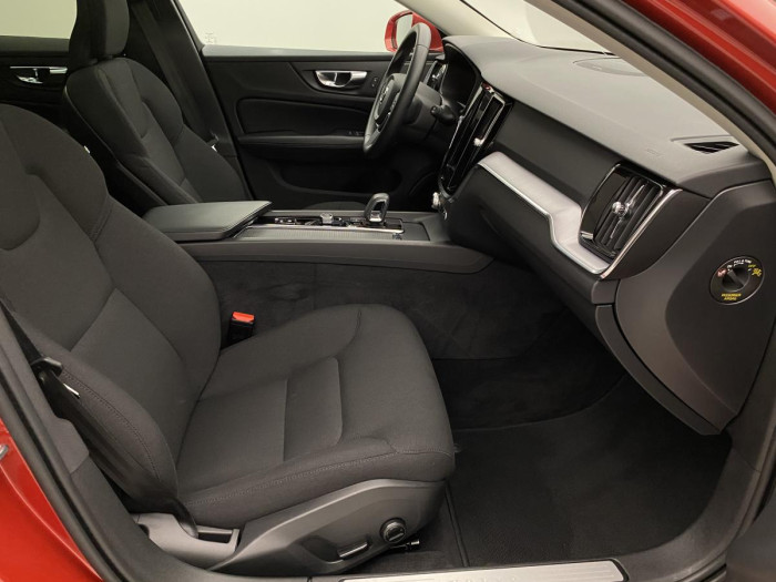 Volvo V60 B4 MOMENTUM AUT REZERVACE 2.0 Momentum
