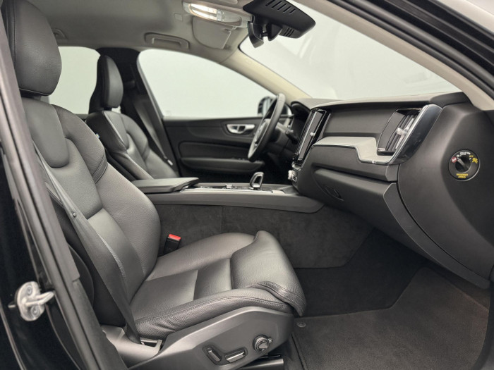 Volvo XC60 B4 AWD PLUS DARK AUT