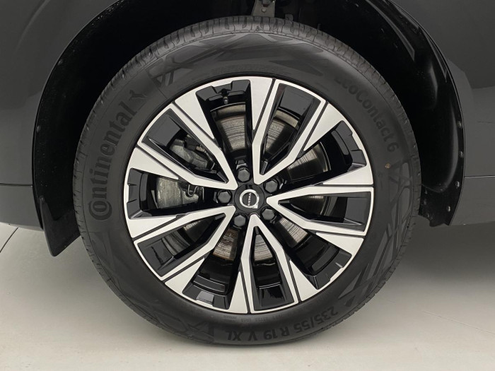 Volvo XC60 B4 AWD PLUS DARK REZERVACE 2.0 Plus