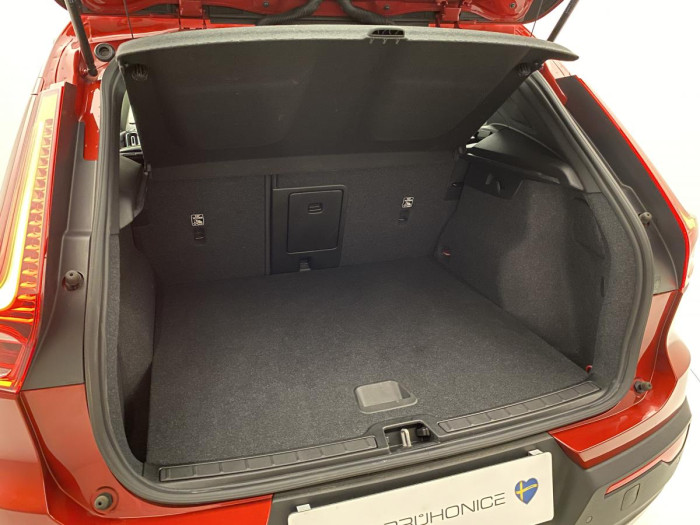 Volvo XC40 D3 MOMENTUM AUT REZERVACE 2.0 d Momentum