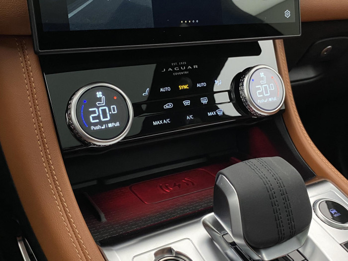 Jaguar F-Pace REZERVACE