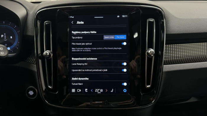 Volvo XC40 B3 ULTIMATE DARK REZERVACE