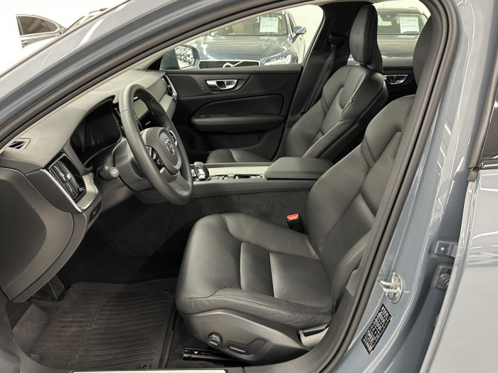 Volvo V60 CROSS COUNTRY B4 REZERVACE