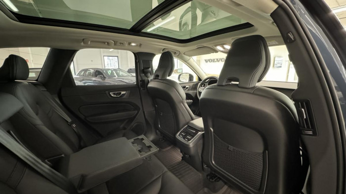 Volvo XC60 B4 AWD ULTIMATE REZERVACE