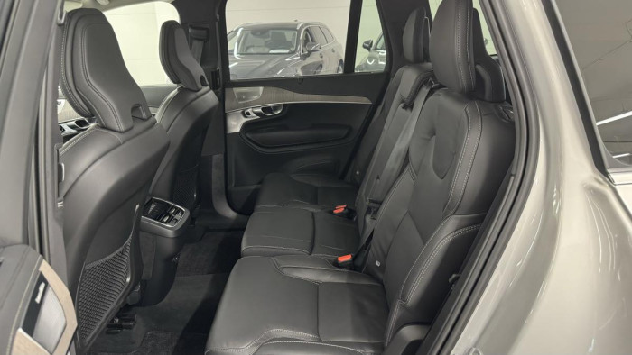Volvo XC90 B5 AWD ULTIMATE REZERVACE
