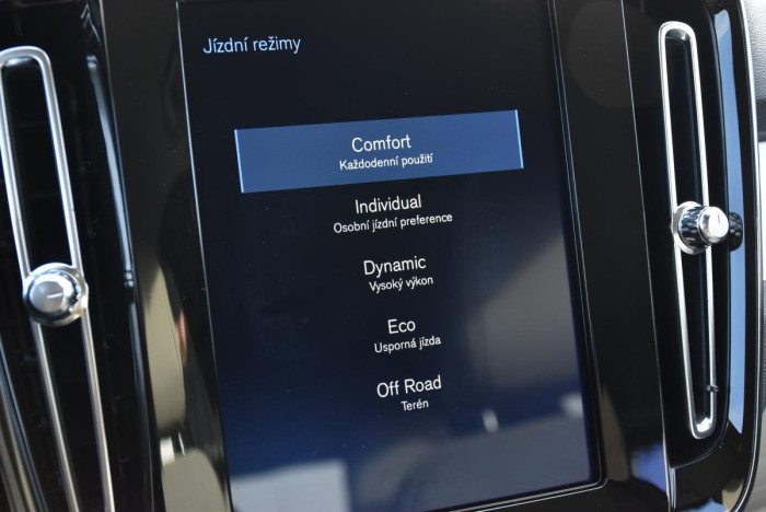 Volvo XC40 D3 MOMENTUM 1.maj. REZERVACE 2.0 d Momentum