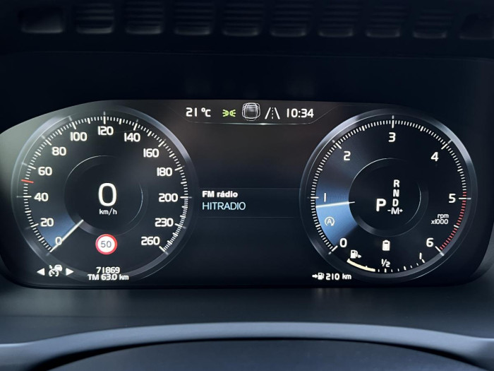Volvo XC90 B5 AWD R-DESIGN 7MÍSTNÁ Aut
