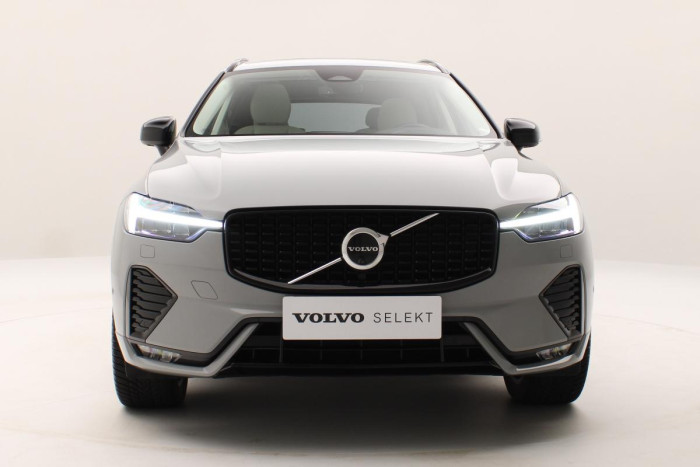 Volvo XC60 B4 AWD ULTIMATE DARK REZERVACE