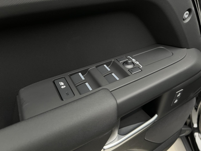 Land Rover Defender 110 D200 S AWD Aut REZERVACE 3.0 d