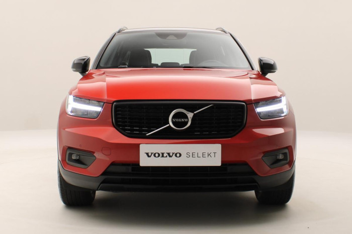 Volvo XC40 B4 AWD R-DESIGN AUT REZERVACE